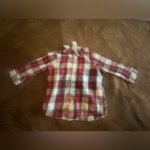 3 dressy infant longs sleeves shirts perfect for Christmas. - Picture 4 of 7